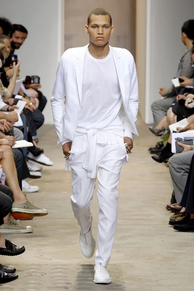 Look 3